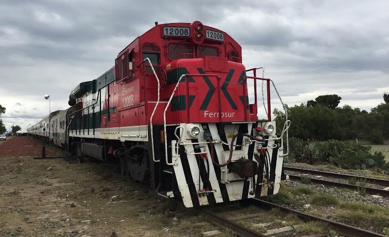 Obreros piden auditoría en obras del tren México-Qro.