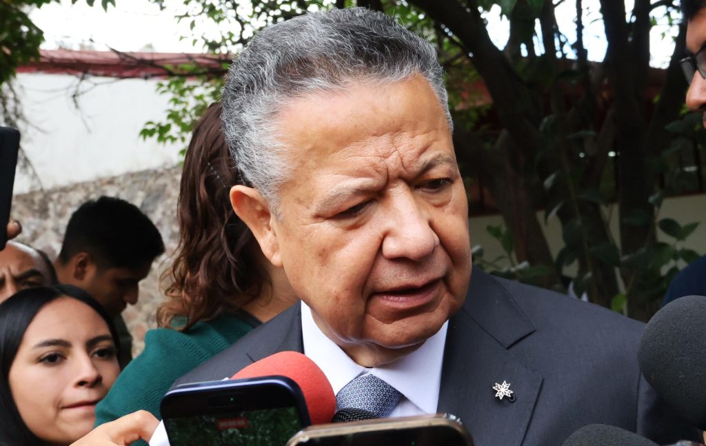 PEC se irá a otro estado: Julio Menchaca Salazar