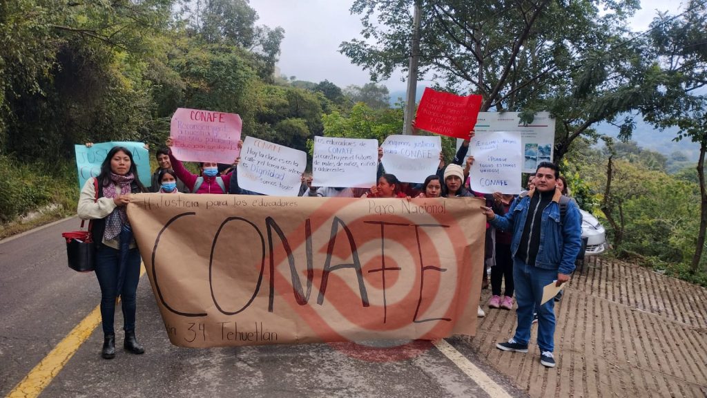 Bloquea personal de Conafe la México – Tampico