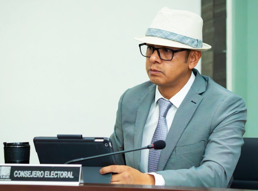 Consejero plantea gubernatura de cuatro años con reelección