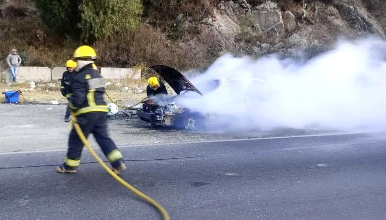 Se quemó un auto en el Corredor de la Montaña