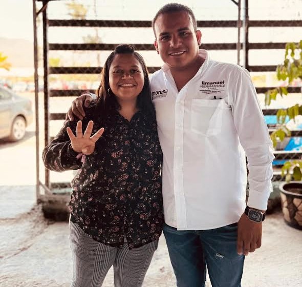 «Destapa» alcalde a nueva directora de Radio Mezquital