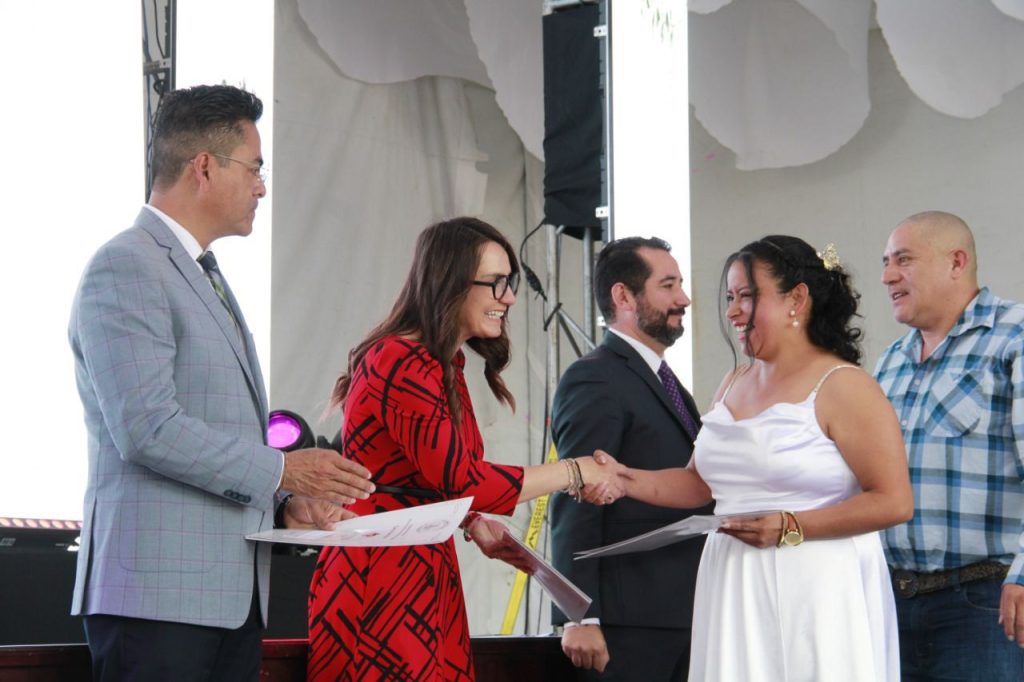 Formalizan 86 parejas su unión en La Reforma