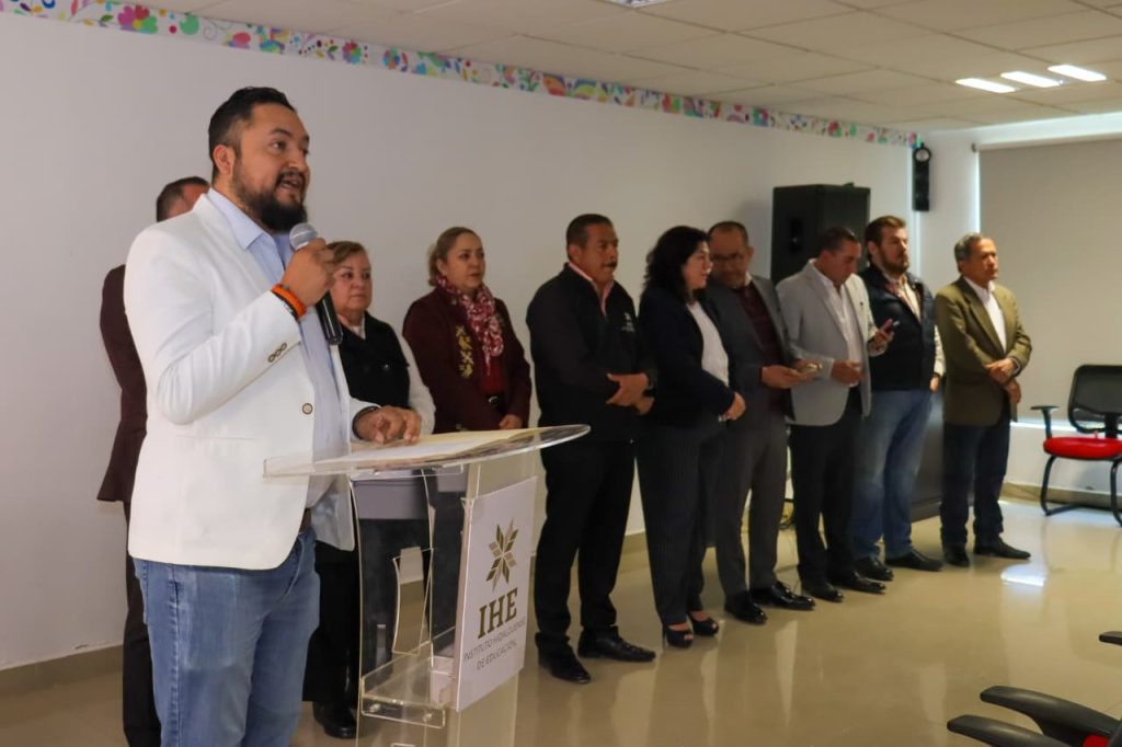 Impulsan participación en Consejos Escolares