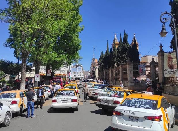 Taxistas protestan en La Floresta de Tulancingo