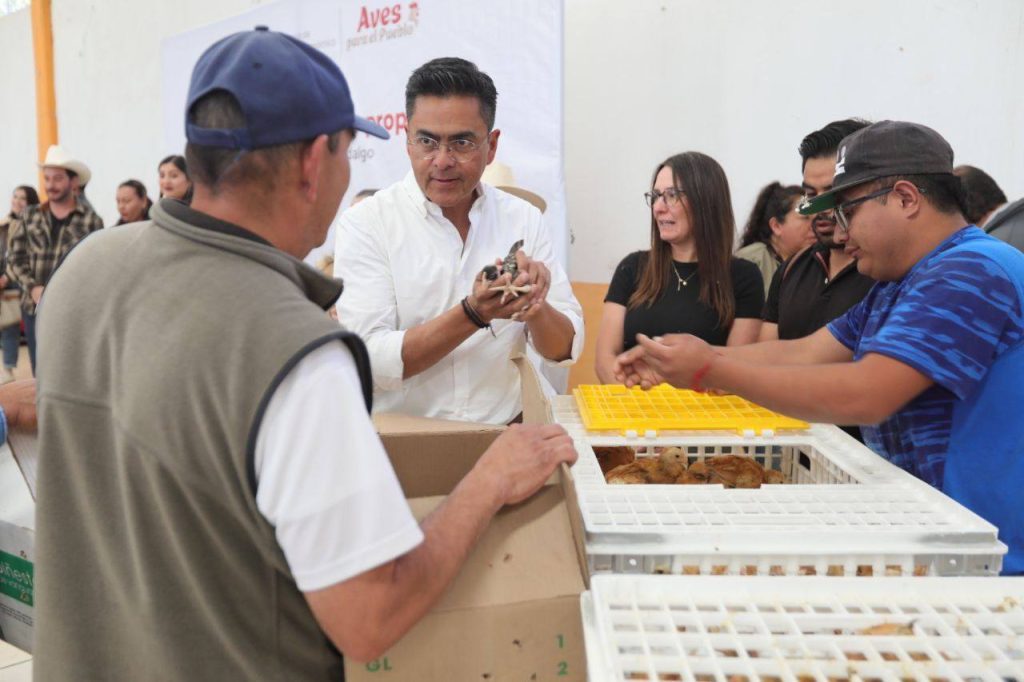 Entregan apoyos en M. de la Reforma