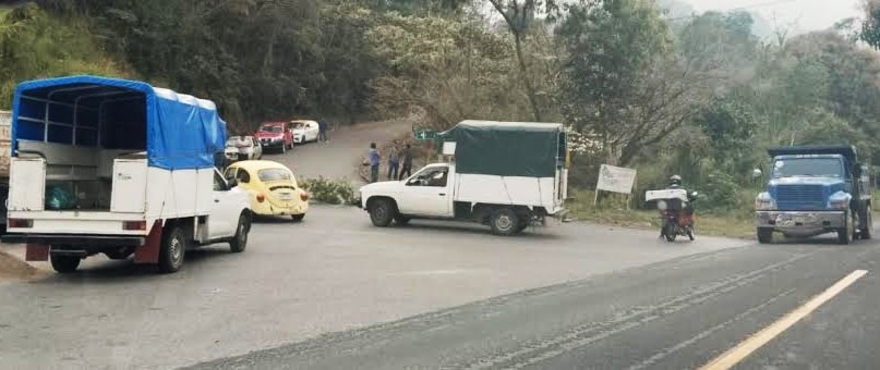 Obstruyen circulación por actividad escolar