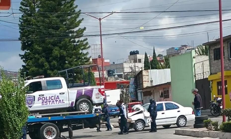 Patrulla Violeta choca con vehículo
