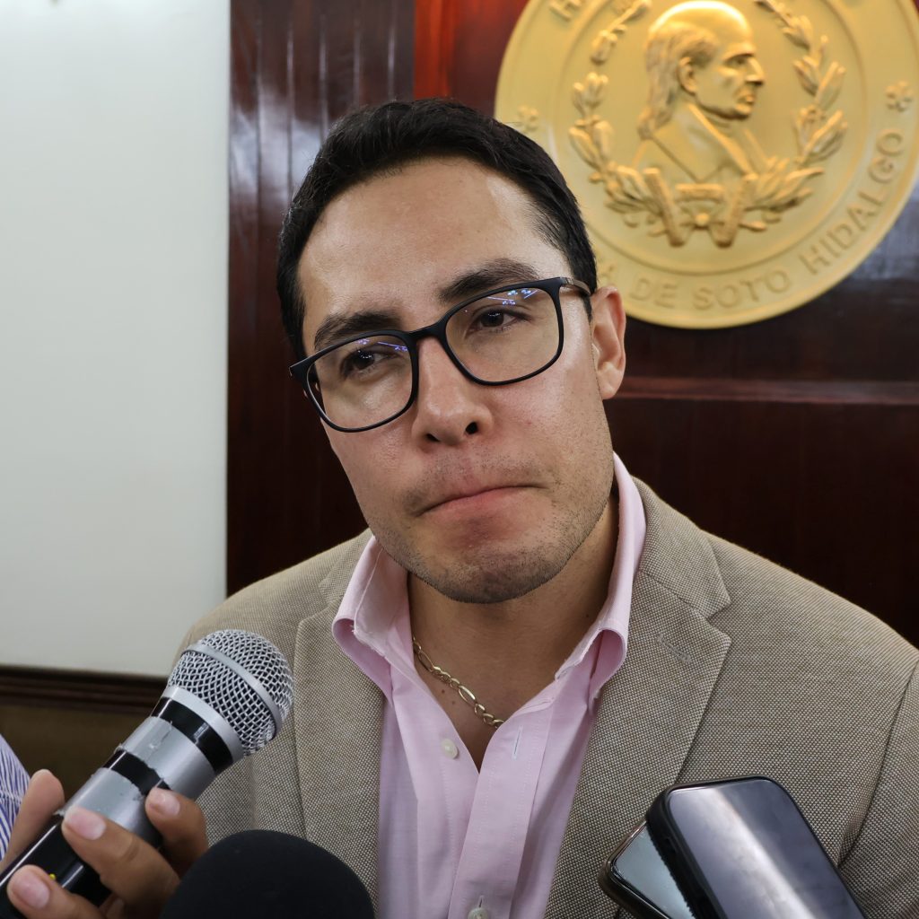 Reyes sin definir si buscará la reelección