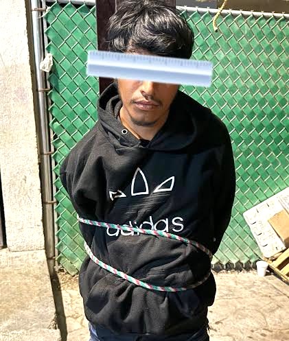 Comerciantes amarran a un presunto ladrón