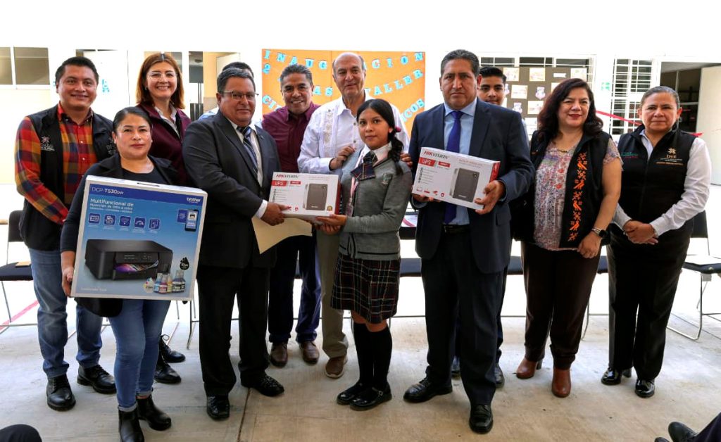Castrejón entrega obras y equipos en Alfajayucan