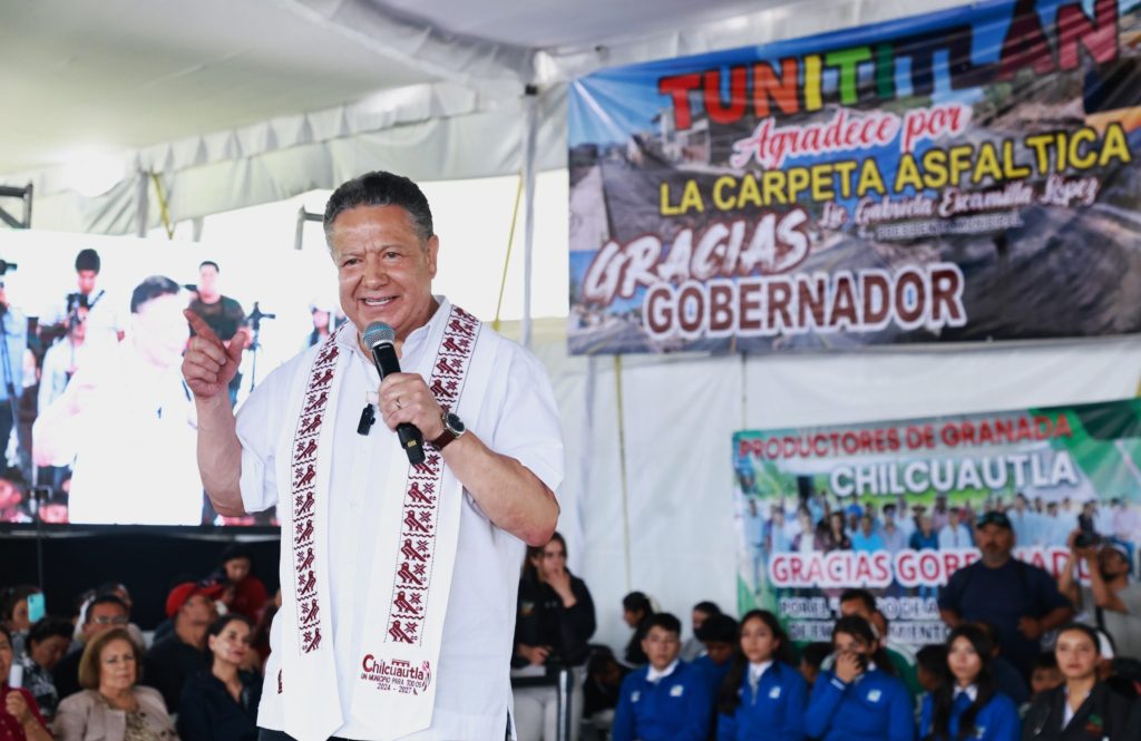 Celebra Julio Menchaca 100 ferias de servicios
