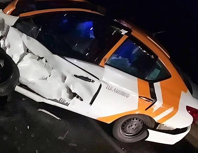 Choque deja un taxista muerto y dos heridas