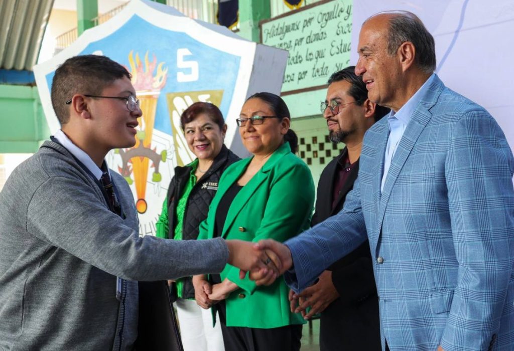 Hidalgo mantiene entrega de uniformes escolares