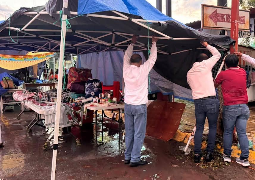 Lluvia causó daños a feria de Tasquillo