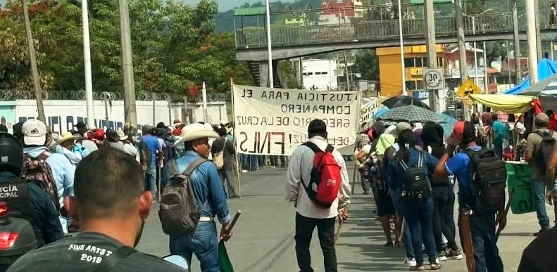 Marcha del FNLS provoca congestionamiento vehicular