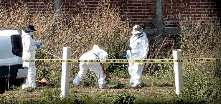 Hallan cuerpo calcinado y con impacto de arma de fuego en la México-Pachuca
