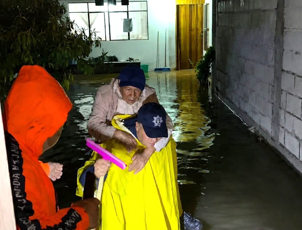 Drenaje viejo inundó la colonia Rojo Gómez