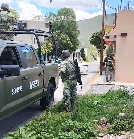 Explosión de artefacto deja 3 personas heridas