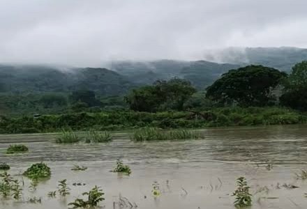Lluvias dejan sin paso a localidades de Huautla