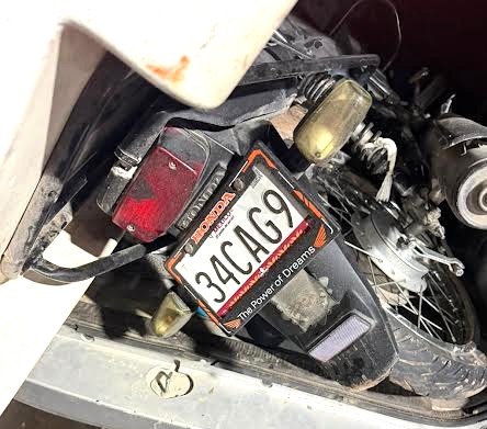 Recuperan motocicleta robada y detienen a dos