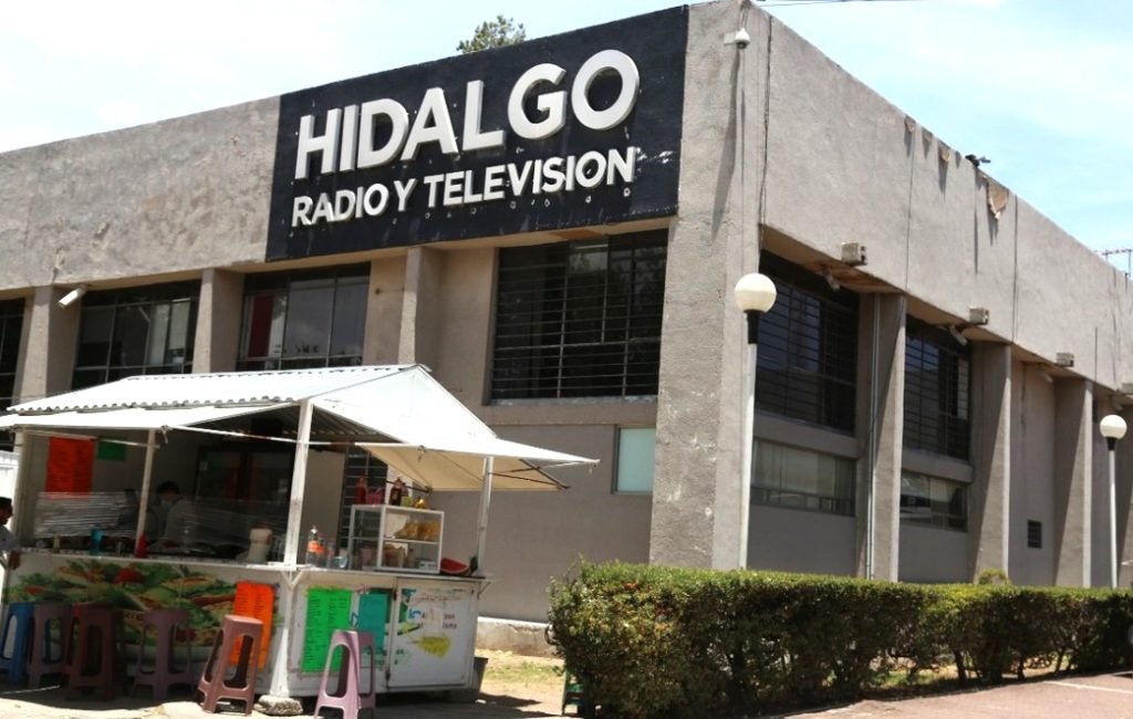 *Radio y TV
