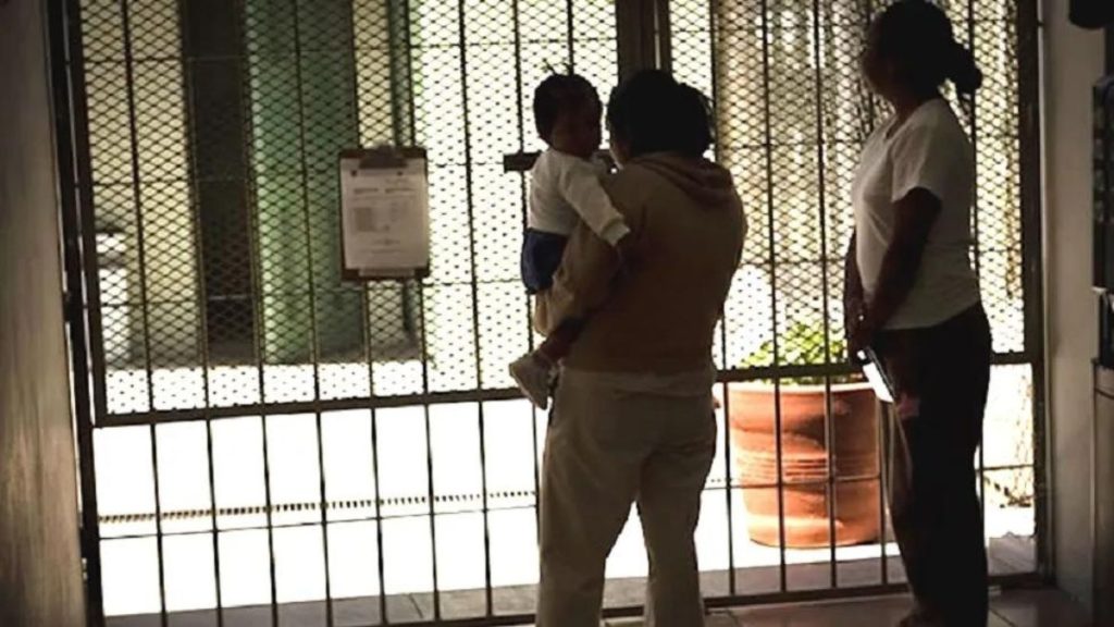 20 mujeres viven con hijos en prisión: INEGI