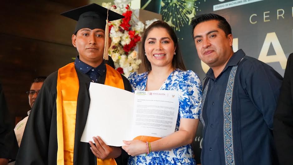 Acompañan en Huejutla a estudiantes de bachillerato