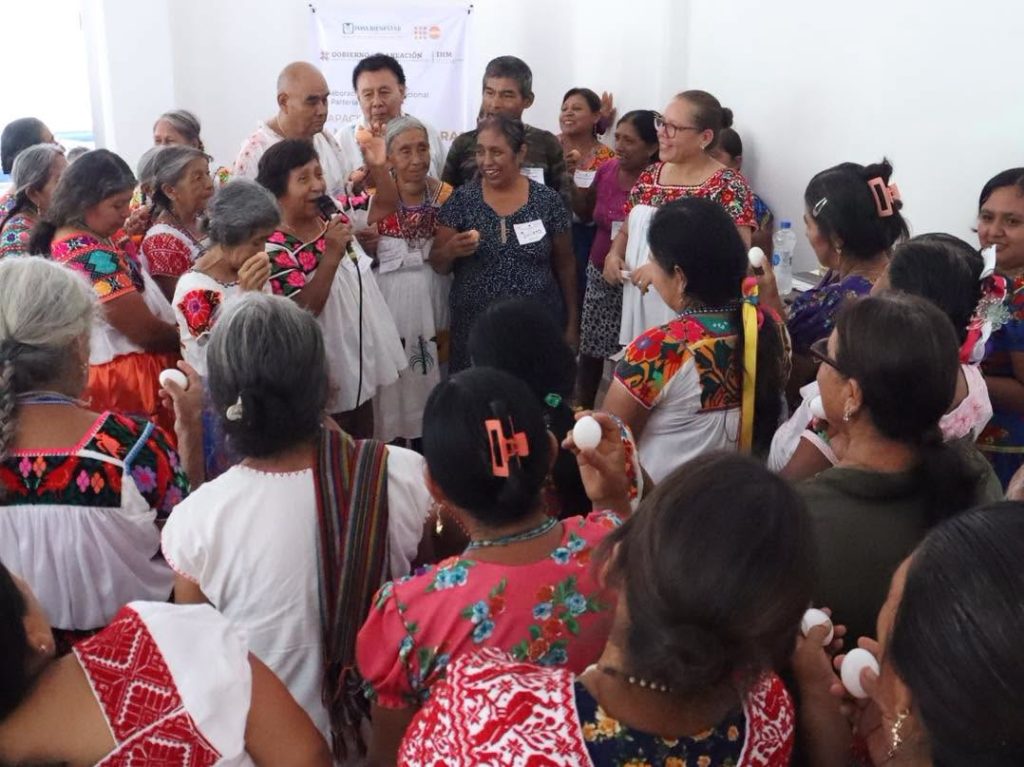 Capacitan a parteras huastecas en salud sexual y reproductiva