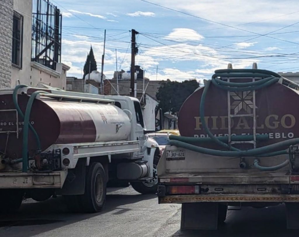 Colonias Cuauhtémoc y Morelos con agua de pipas