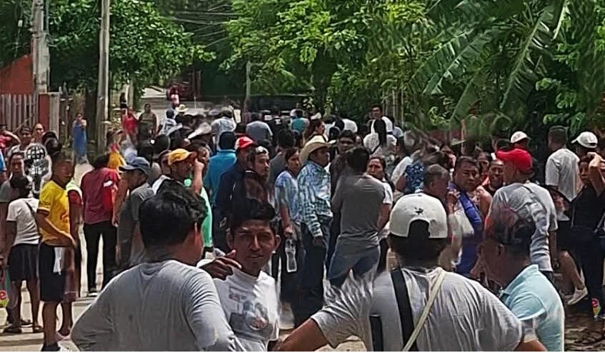 Desacuerdo en Chililico provoca bloqueo carretero