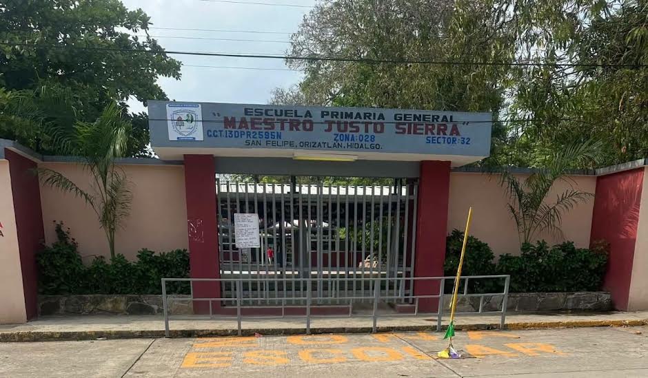 Exhibición a alumnos por cuotas escolares