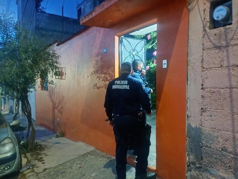 Hallan sin vida a mujer dentro de una vivienda