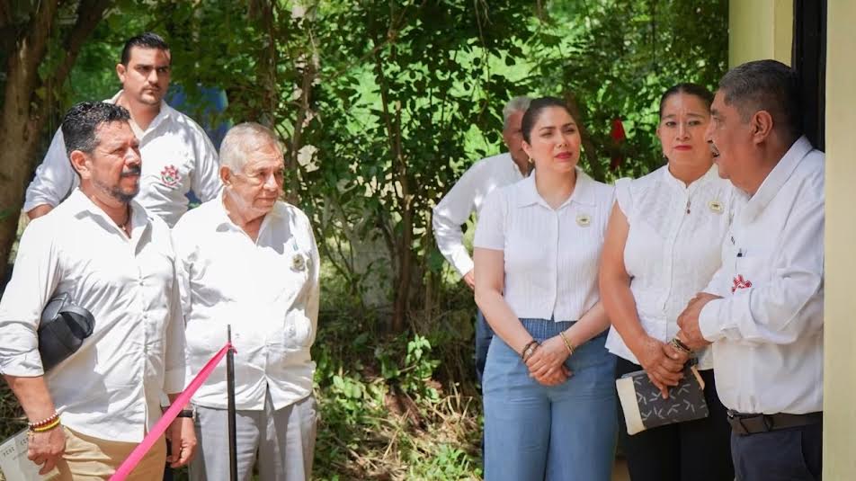 Impulsan proyecto acuícola en secundaria de Ixcatlán