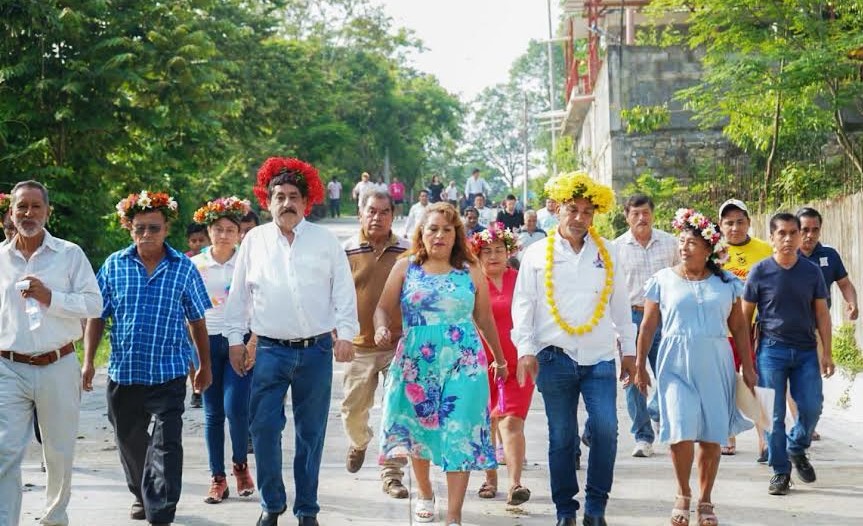 Inauguran pavimentación en Coco Grande, Huejutla