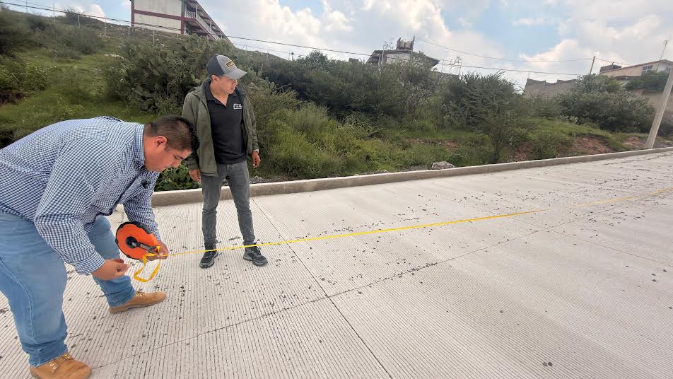 Supervisan obra de 8 millones en Tepeji; cuestionan calidad