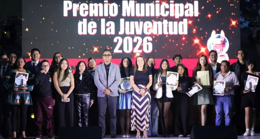 Entregan el Premio de la Juventud en La Reforma