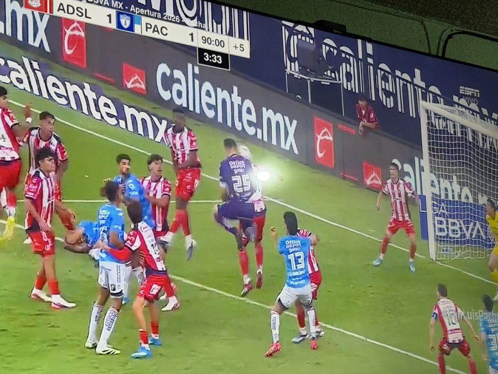 Carlos Moreno revela cómo nació su golazo con Pachuca