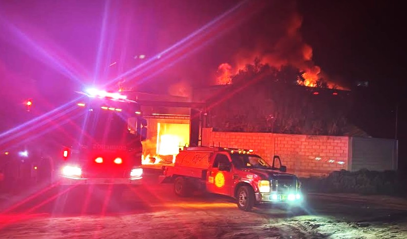 Incendio consume bodega en Tepeji