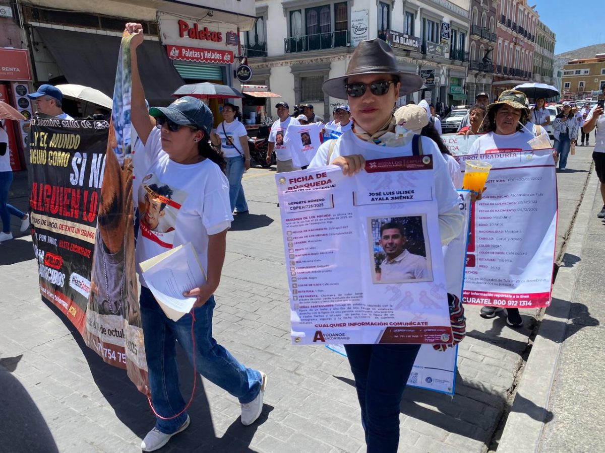 Madres buscadoras marchan en Pachuca
