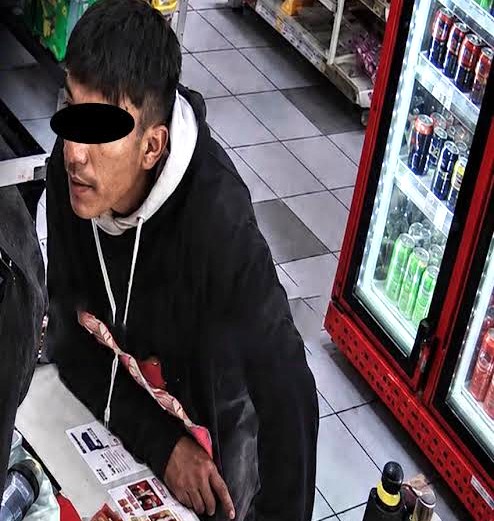 Robo un Oxxo y escapó en bicicleta