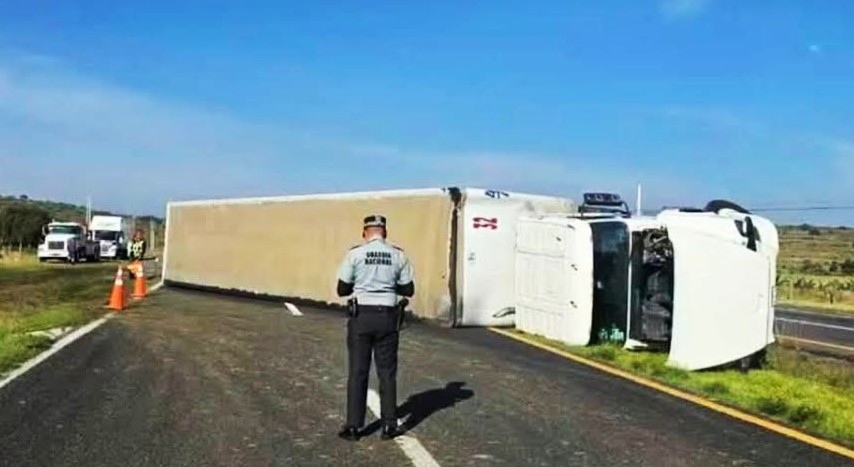 Vuelca tráiler en la México – Tuxpan