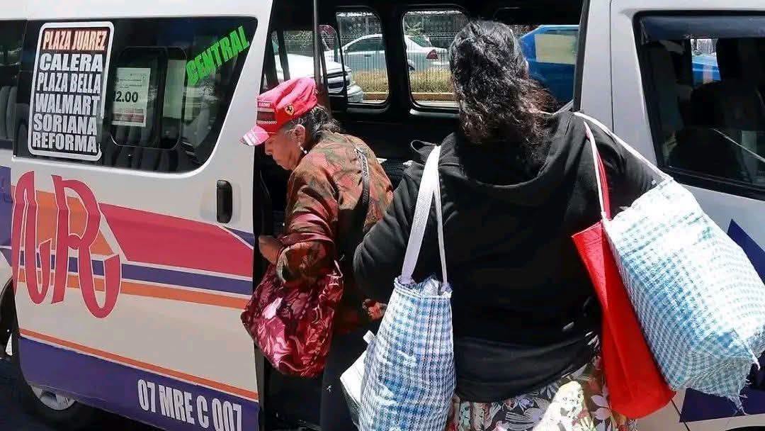 Adultos mayores batallan por su descuento en transporte público