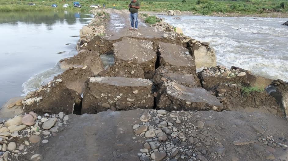 Colapsa vado del Calabozo; comunidades incomunicadas