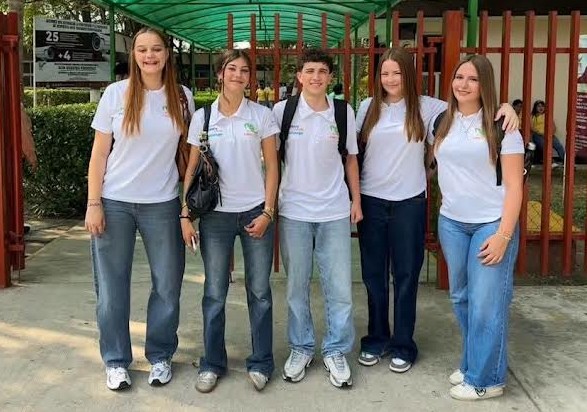 Jóvenes extranjeros llegan a Huejutla por intercambio