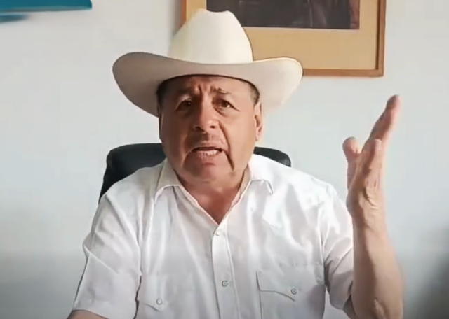 Presidente de Jaltocán confronta al Padre Chayo