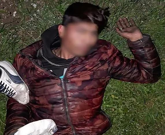Vecinos golpean y retienen a ladrón